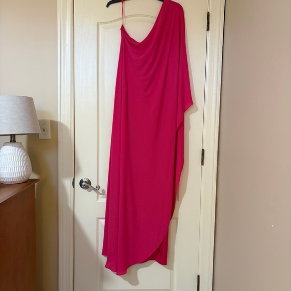 Elegant Pink One-Shoulder Dress - Picture 2 of 13